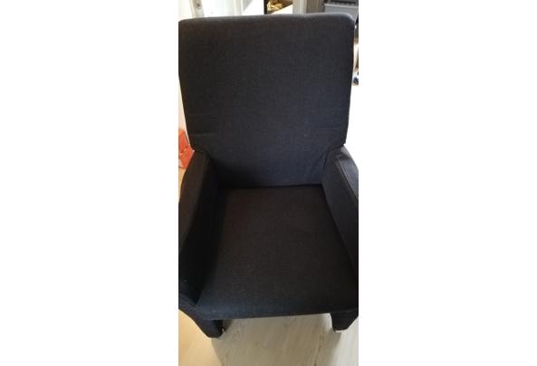 Eettafel stoelen antraciet (6x) met armleuning en op wielen  - IMG_20221213_123159_resized_20221221_111015333[1]